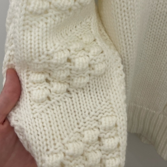 Moon & Madison Anthropologie Cream Cable Knit Bauble Sleeve Sweater Size Medium - Picture 7 of 8